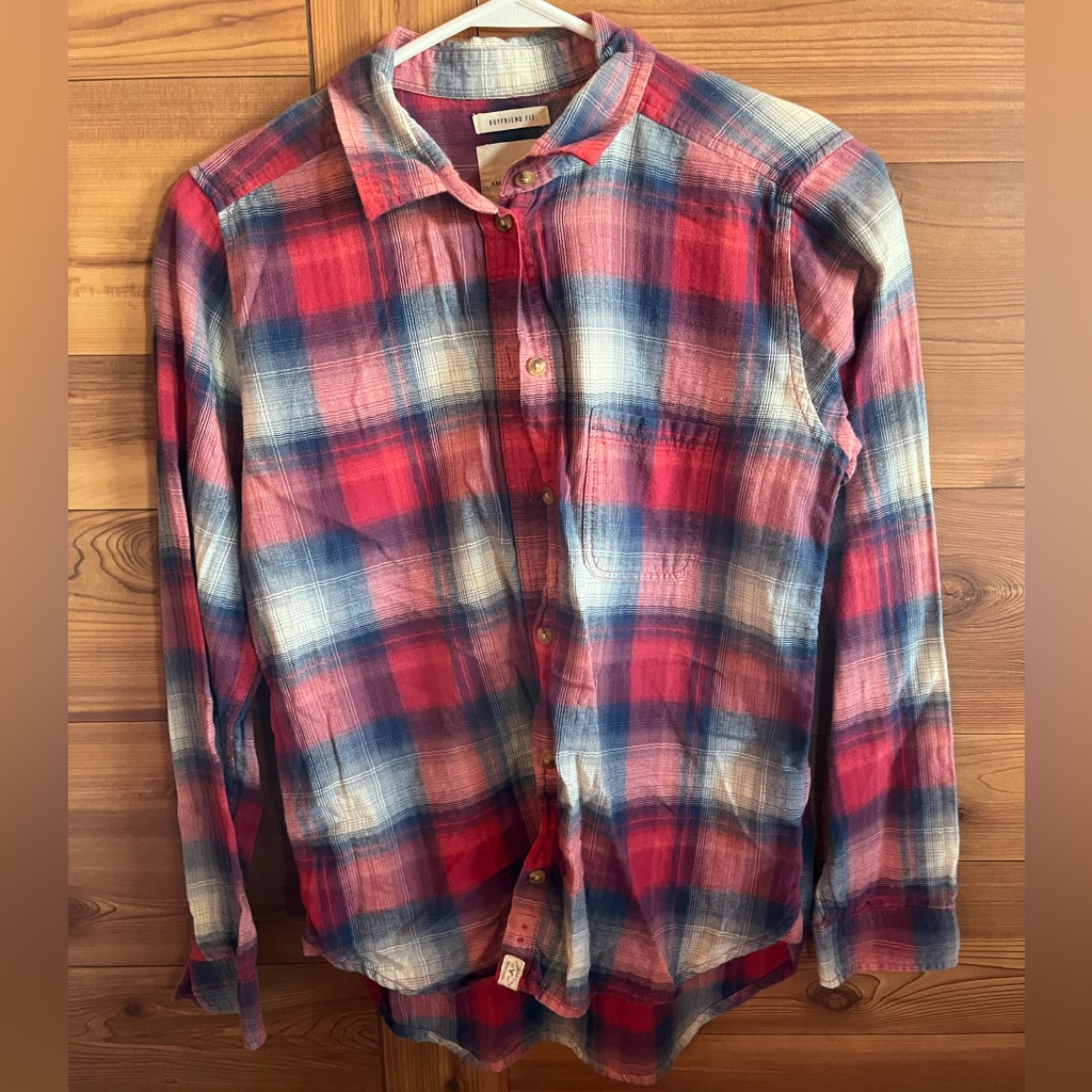 American Eagle Outfitters Red And Blue Plaid Button Down Shirt